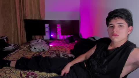 whos_he online show from April 3, 2026, 1:47 am