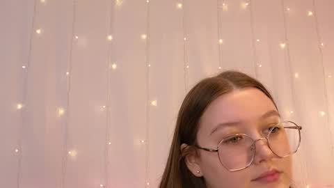 Snapshot of why__no chatting on February 2, 2025, 8:24 am Sarah online show from February 2, 2025, 8:24 am