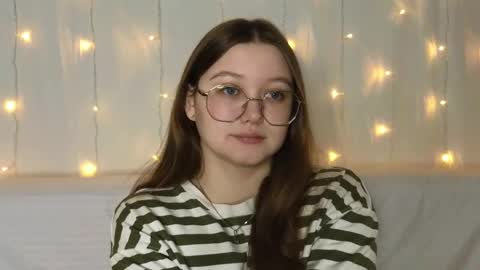 Snapshot of why__no chatting on February 4, 2025, 5:21 am Sarah online show from February 4, 2025, 5:21 am