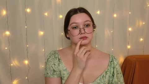 Snapshot of why__no chatting on February 5, 2025, 5:30 am Sarah online show from February 5, 2025, 5:30 am