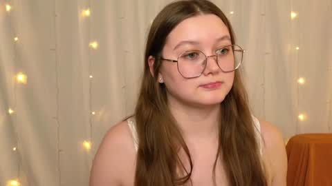 Snapshot of why__no chatting on February 5, 2025, 8:32 am Sarah online show from February 5, 2025, 8:32 am