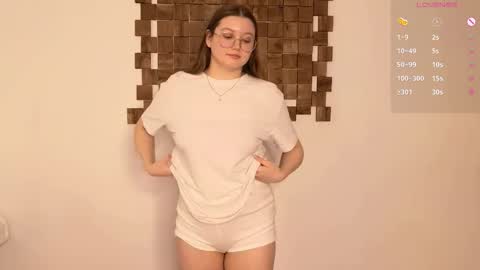 Snapshot of why__no chatting on February 21, 2025, 9:34 am Sarah online show from February 21, 2025, 9:34 am