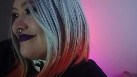 Snapshot of wickedxqueen chatting on November 17, 2025, 6:52 am Laura online show from November 17, 2025, 6:52 am