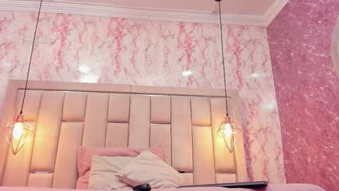 wild_firee_ online show from December 21, 2025, 8:38 pm