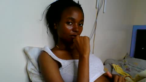 Snapshot of wildflowr chatting on June 25, 2026, 7:29 pm wildflowr online show from June 25, 2026, 7:29 pm