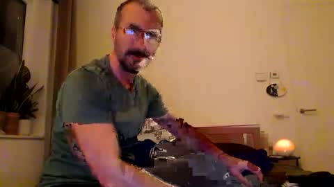 Snapshot of wildnerds chatting on October 30, 2025, 8:20 pm wildnerds online show from October 30, 2025, 8:20 pm
