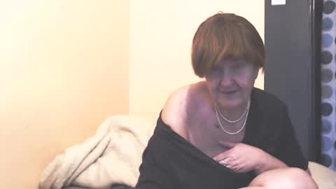 WildRedCat online show from December 17, 2025, 11:16 am