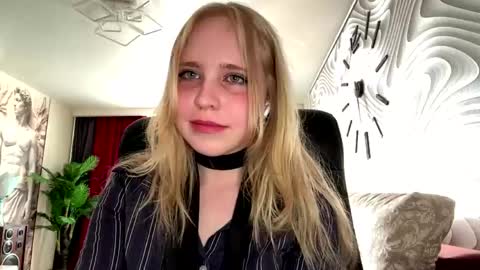 Anny online show from May 24, 2026, 2:11 pm