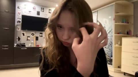 Olivia online show from December 22, 2025, 7:11 pm