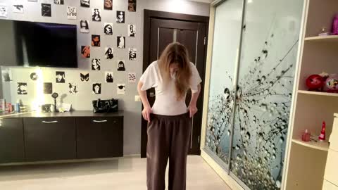 Olivia online show from April 6, 2026, 3:13 pm