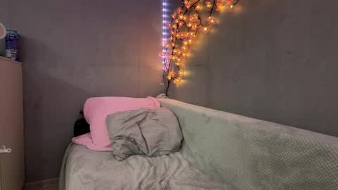 Olivia online show from April 15, 2026, 7:58 pm