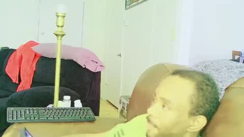 Snapshot of willie0201 chatting on December 22, 2025, 3:53 pm YaBoyTJ online show from December 22, 2025, 3:53 pm