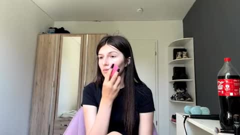 Mari online show from June 24, 2026, 1:43 pm
