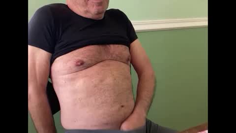 Snapshot of willirob chatting on March 3, 2025, 6:22 pm William online show from March 3, 2025, 6:22 pm