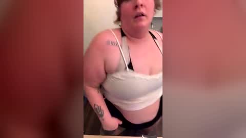 Snapshot of willowwarmth chatting on July 2, 2026, 3:06 am willowwarmth online show from July 2, 2026, 3:06 am
