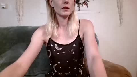 willowxo223 online show from June 22, 2026, 5:15 am