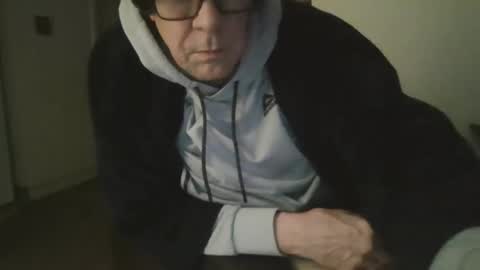 Snapshot of willtie26 chatting on December 9, 2024, 2:45 am willtie26 online show from December 9, 2024, 2:45 am