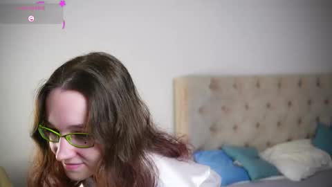 Snapshot of wilmavitanza chatting on November 9, 2025, 4:44 am for u Alise online show from November 9, 2025, 4:44 am