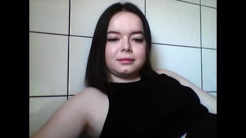 Snapshot of winter__white_rose chatting on February 24, 2025, 11:54 am Emma online show from February 24, 2025, 11:54 am