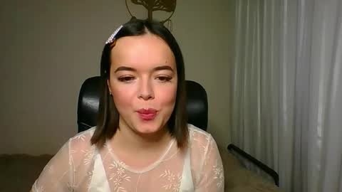 Snapshot of winter__white_rose chatting on September 25, 2025, 4:00 pm Emma online show from September 25, 2025, 4:00 pm