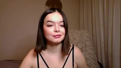 Snapshot of winter__white_rose chatting on October 23, 2025, 3:22 pm Emma online show from October 23, 2025, 3:22 pm