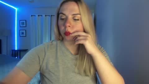 Snapshot of winter_miracle chatting on September 28, 2025, 10:48 pm Winter Miracle online show from September 28, 2025, 10:48 pm