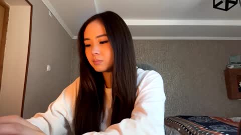 Amina online show from October 26, 2025, 4:40 am