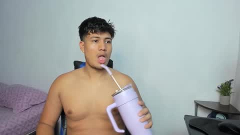 Snapshot of wish_coup_18151170 chatting on November 19, 2025, 8:42 pm Alice and Mike online show from November 19, 2025, 8:42 pm