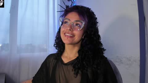 Snapshot of witchofhearts chatting on February 6, 2025, 10:53 pm Luna Violeta A r t i s t online show from February 6, 2025, 10:53 pm