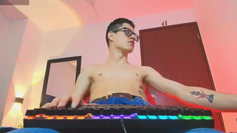 Snapshot of wolfan_sky chatting on February 4, 2026, 11:38 am W O L F online show from February 4, 2026, 11:38 am