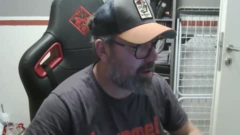 Snapshot of womenizzeer chatting on February 21, 2025, 8:29 am Adam online show from February 21, 2025, 8:29 am