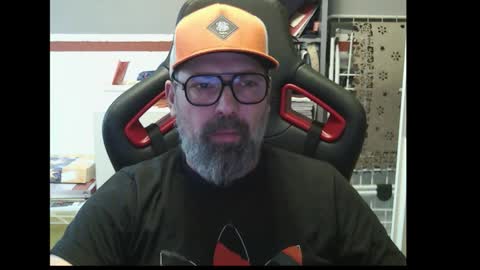 Snapshot of womenizzeer chatting on November 28, 2025, 11:57 am Adam online show from November 28, 2025, 11:57 am