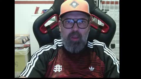 Snapshot of womenizzeer chatting on December 2, 2025, 4:24 pm Adam online show from December 2, 2025, 4:24 pm