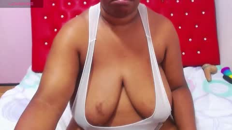 Snapshot of wonderfuldiana chatting on February 9, 2025, 12:30 pm online show from February 9, 2025, 12:30 pm