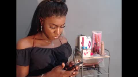 Snapshot of wonderfullight chatting on May 13, 2026, 5:05 am SHENIEL RODRIGUEZ online show from May 13, 2026, 5:05 am