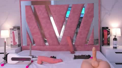 wonderkloe_ online show from February 12, 2026, 8:15 pm