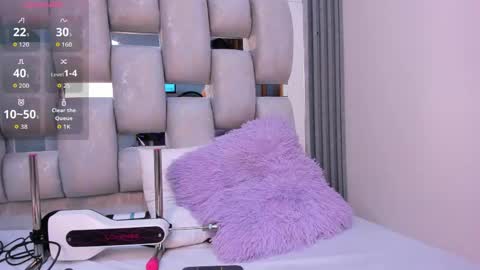 wonderkloe_ online show from April 18, 2026, 9:04 pm