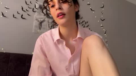 Snapshot of wonderland_stia chatting on October 28, 2025, 5:33 am Stia online show from October 28, 2025, 5:33 am