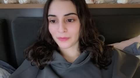 Stia online show from December 19, 2025, 5:47 am