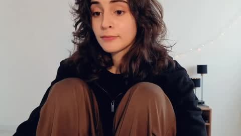 Stia online show from April 15, 2026, 3:52 pm