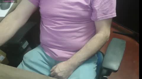 Snapshot of woodworker6473 chatting on January 2, 2025, 12:23 am woodworker6473 online show from January 2, 2025, 12:23 am