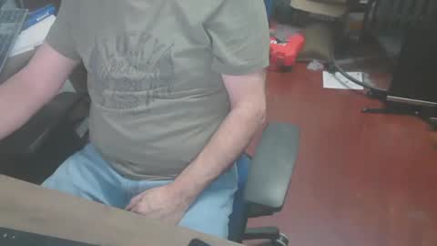 Snapshot of woodworker6473 chatting on January 20, 2025, 12:15 am woodworker6473 online show from January 20, 2025, 12:15 am