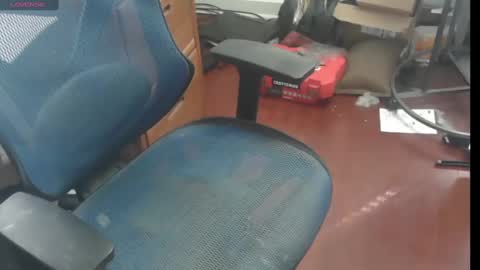 Snapshot of woodworker6473 chatting on January 20, 2025, 4:55 pm woodworker6473 online show from January 20, 2025, 4:55 pm