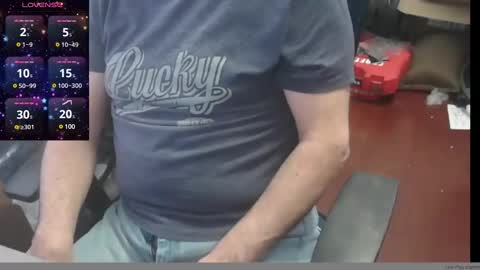 Snapshot of woodworker6473 chatting on January 21, 2025, 8:21 pm woodworker6473 online show from January 21, 2025, 8:21 pm