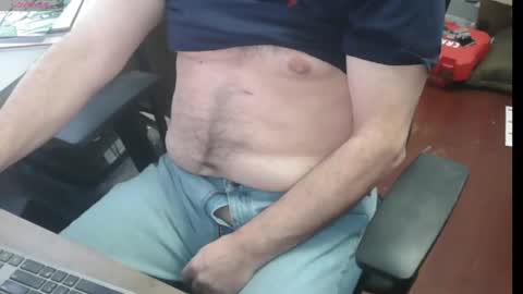 Snapshot of woodworker6473 chatting on February 28, 2025, 8:39 pm woodworker6473 online show from February 28, 2025, 8:39 pm