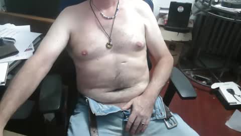 Snapshot of woodworker6473 chatting on September 21, 2025, 11:28 pm woodworker6473 online show from September 21, 2025, 11:28 pm