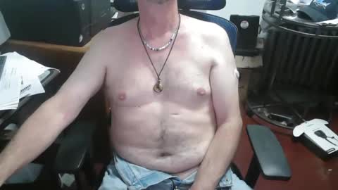 Snapshot of woodworker6473 chatting on October 4, 2025, 12:41 am woodworker6473 online show from October 4, 2025, 12:41 am