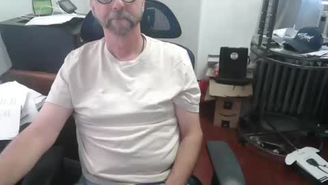 Snapshot of woodworker6473 chatting on October 6, 2025, 12:24 pm woodworker6473 online show from October 6, 2025, 12:24 pm