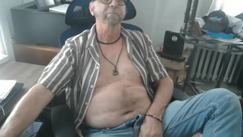 woodworker6473 online show from June 26, 2026, 6:56 pm