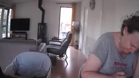 woodwurm and Snoeske online show from April 7, 2026, 6:03 am